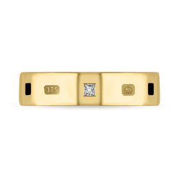 9ct Yellow Gold Whitby Jet 0.12ct Diamond Queen's Jubilee Hallmark Princess Cut 5mm Ring D